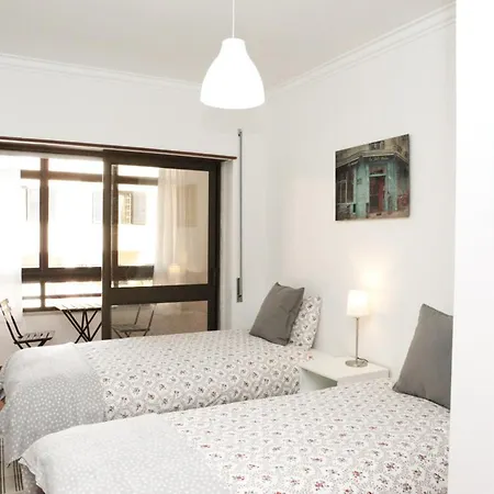 Апартаменты Guia's Gorgeous & Spacious *