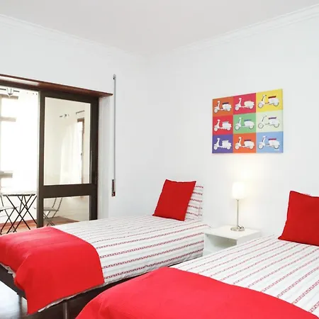 Guia's Gorgeous & Spacious Апартаменты