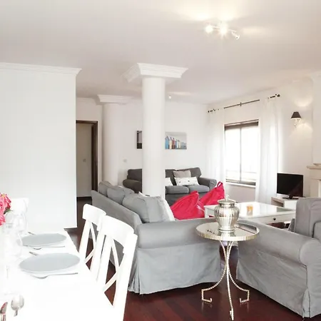 Guia's Gorgeous & Spacious Кашкайш