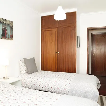 Guia's Gorgeous & Spacious Апартаменты Кашкайш